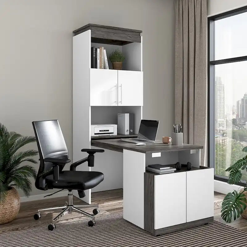 Armoires hautes avec portes et tables pliantes