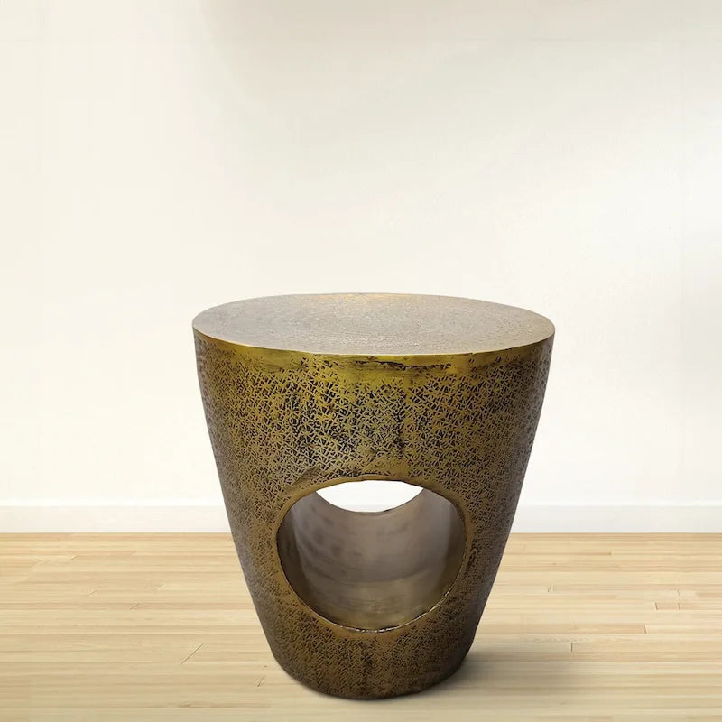 Table d'appoint de 17 pouces, forme de tambour conique avec centre creux unique, aluminium finition laiton antique